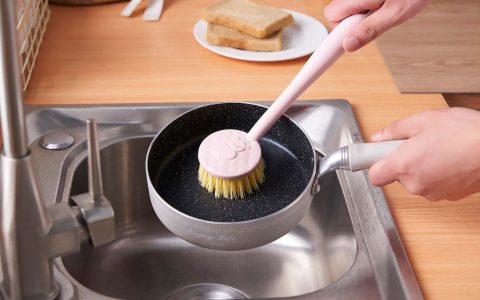不锈钢表面污渍处理最佳方法？不锈钢锅烧黑了怎么清洗
