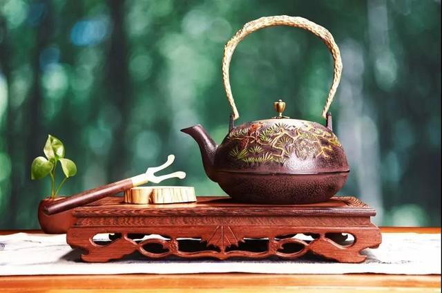 描写悠闲喝茶的诗句（关于饮茶的诗）