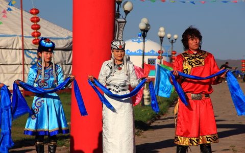 蒙古族的生活习俗（蒙古族的生活特点及风俗）