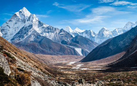 喜马拉雅山是哪两个板块挤压形成的？喜马拉雅山的形成原因