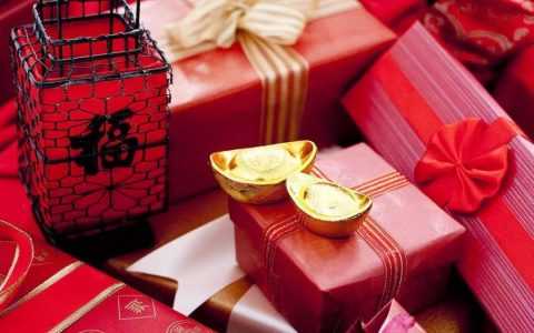 梦见别人送我东西意味着什么？梦到有人给送东西是怎么回事
