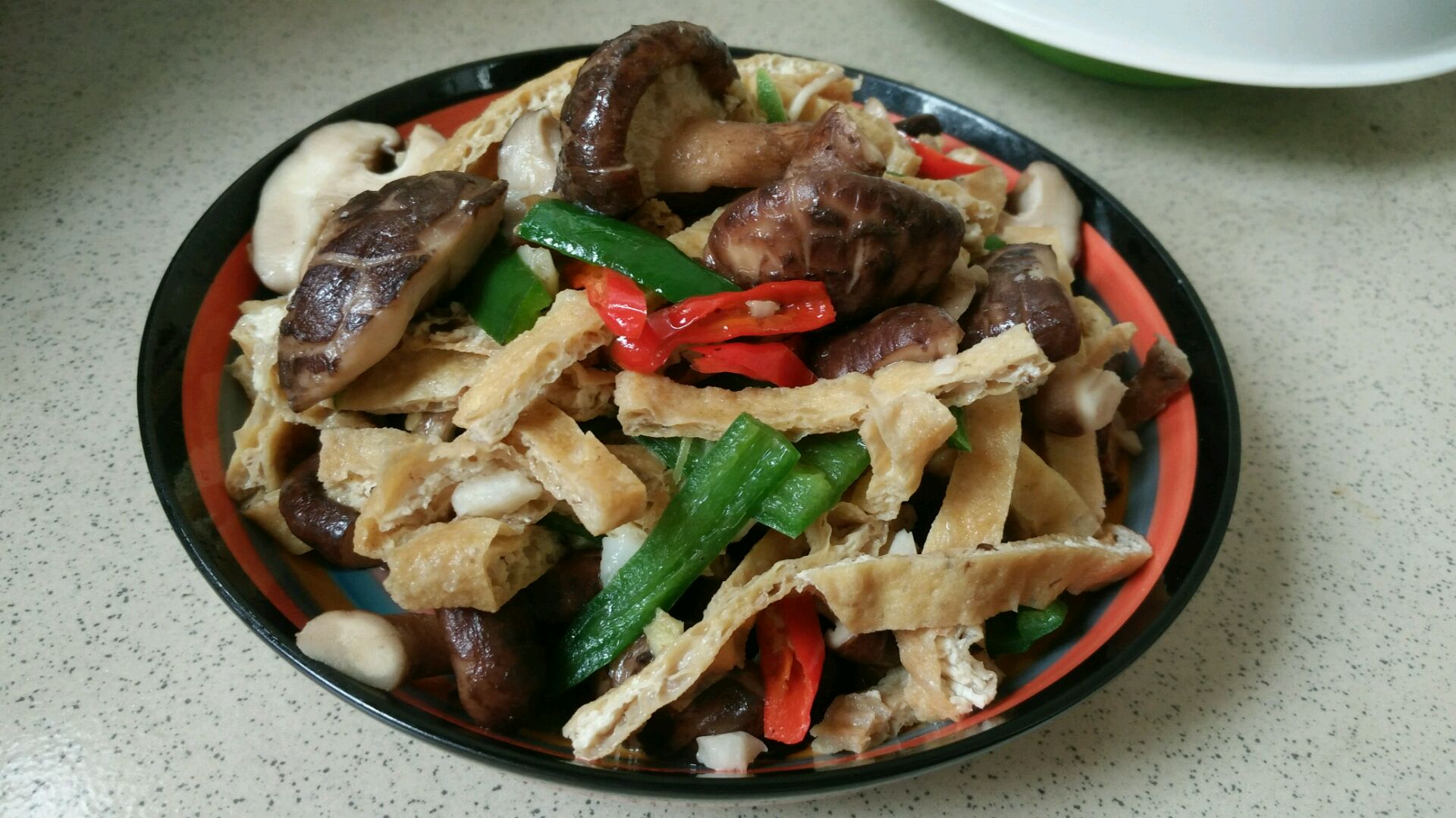 香菇要焯水吗？鲜香菇要焯水吗