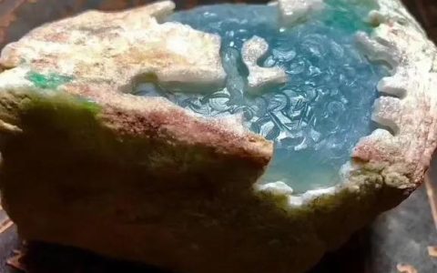 木那料翡翠什么特征？什么是木那翡翠