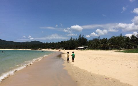 孩子迷恋手机怎么办？如何解决孩子迷恋手机的问题