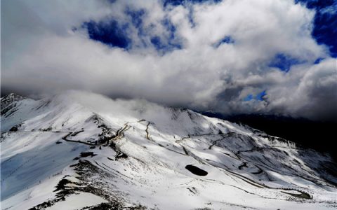 长征第一座雪山是什么山？红军翻越夹金山用了多长时间