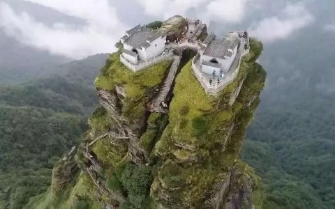 梵净山是哪个省哪一个地区（贵州梵净山在哪里）