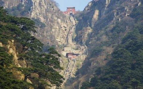 泰山高度和海拔高度是多少？泰山高度和海拔高度是多少千米