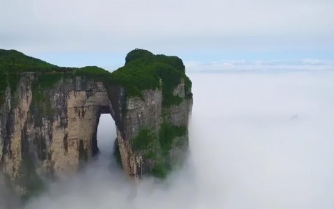 天门山海拔（天门山在哪里）