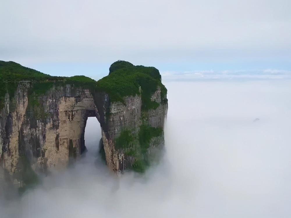 天门山海拔（天门山在哪里）