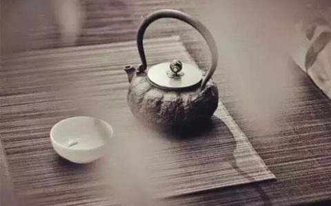 人生不如意事十之八久下一句是什么意思？人生不如意事十之八久下一句