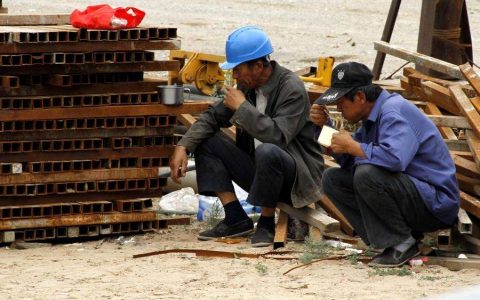 为什么老人还要外出打工？为什么六十岁的农村老人还要外出打工