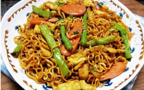 做豆角焖面时，用干面条还是湿面条？