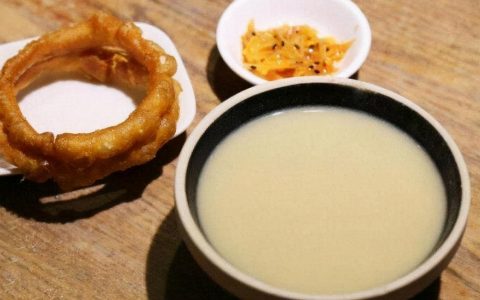 喝豆汁的好处有哪些（喝豆汁有什么好处和坏处）