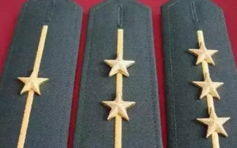 一杠两星是什么军衔（中国人民解放军军衔等级表）