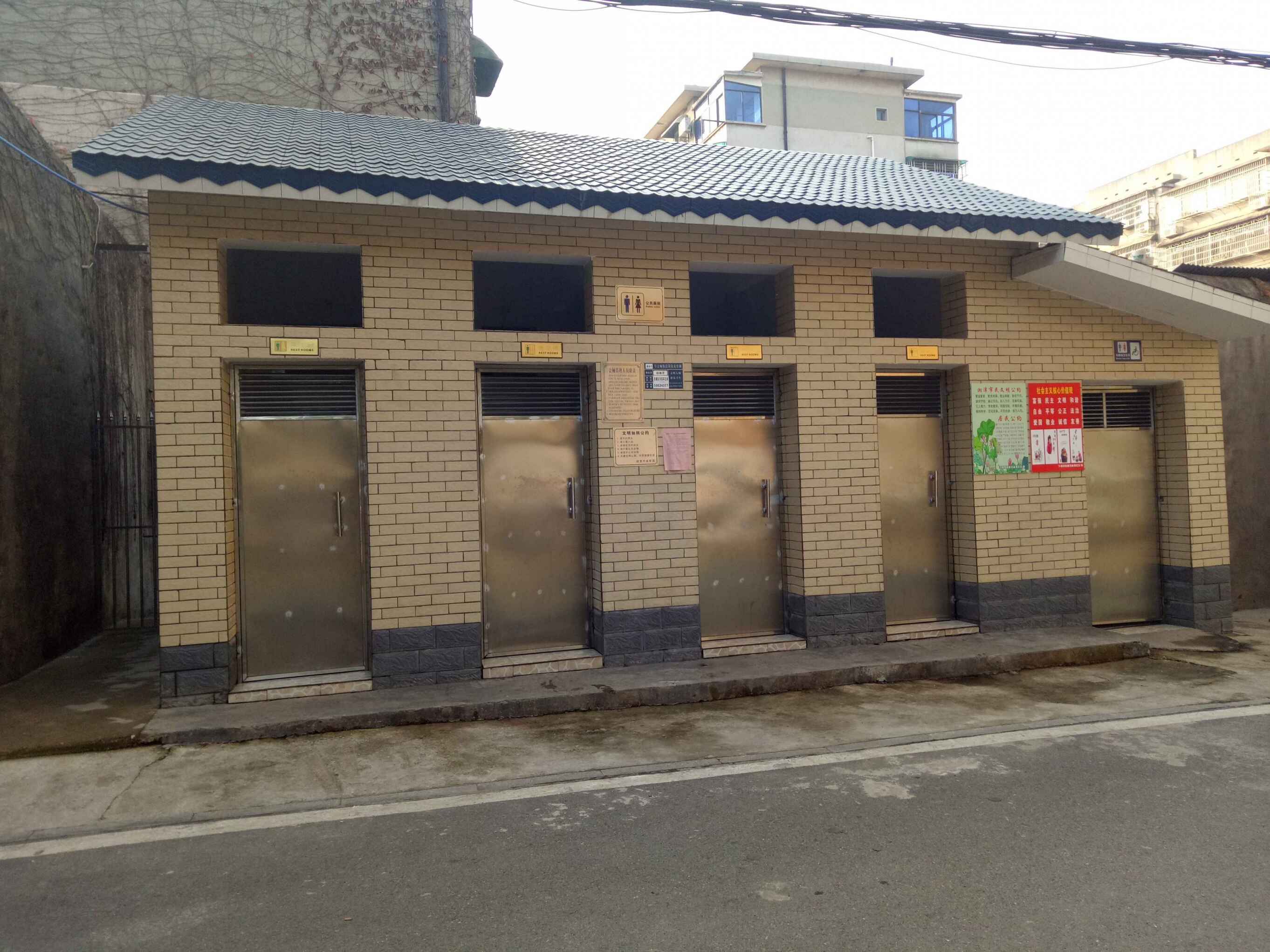 旱厕是什么意思（旱厕是什么样子）