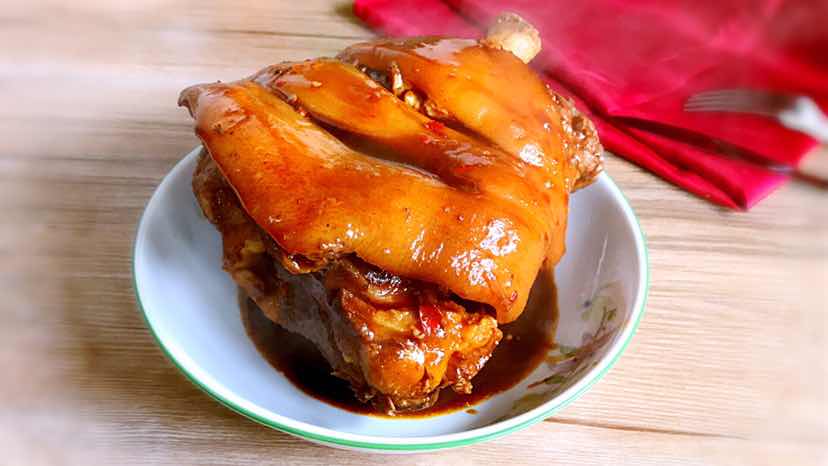 蹄髈是什么部位（蹄髈和肘子的区别）