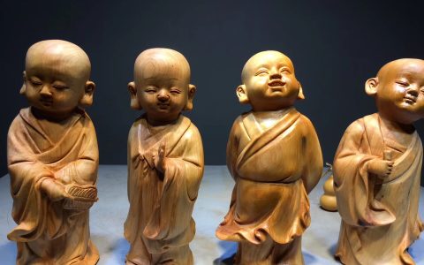 表示神态的四字词语