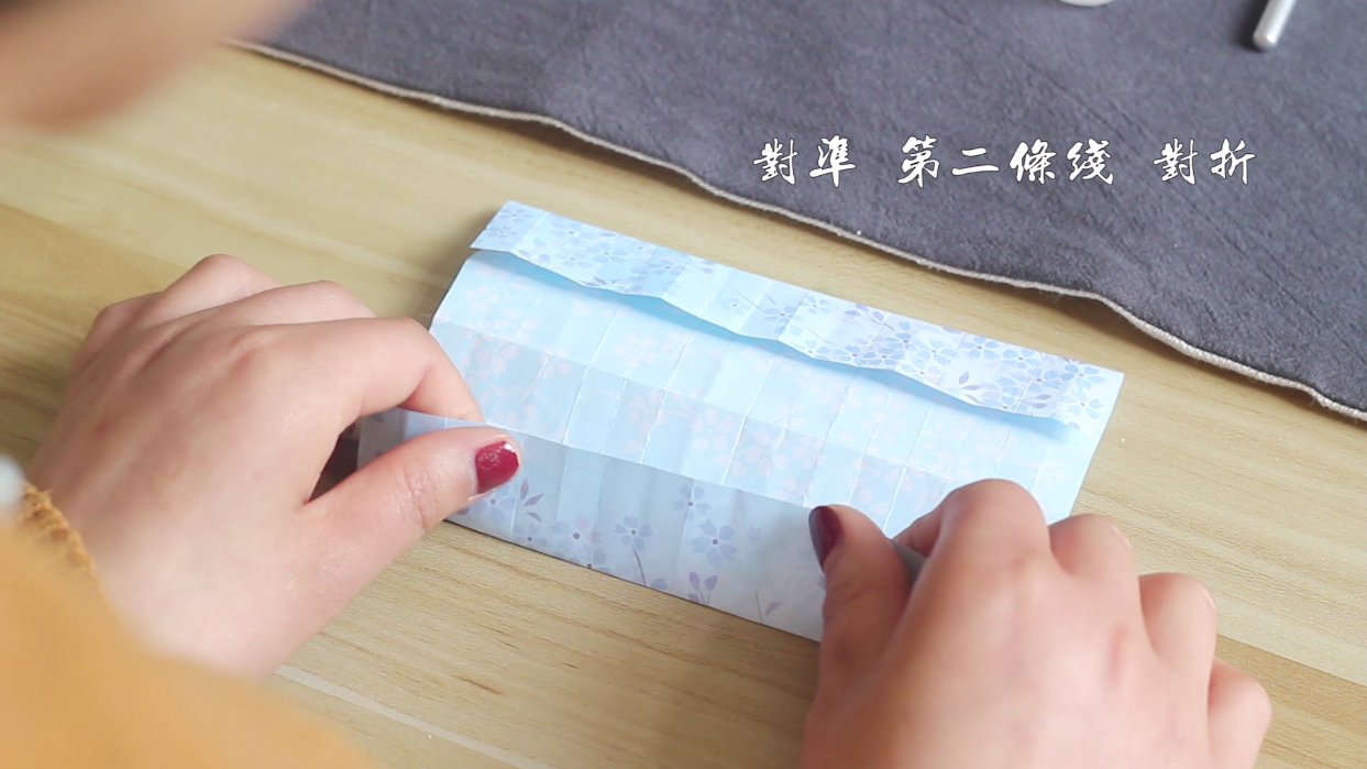 怎么折扇子?折扇子的方法