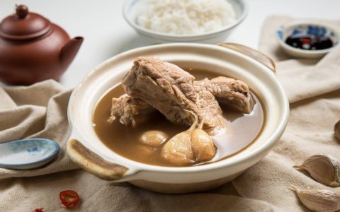 肉骨茶是什么意思？什么是肉骨茶