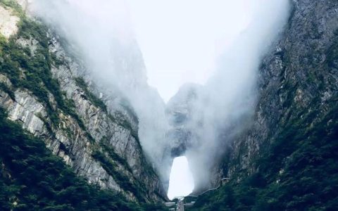 天门山在哪里，天门山有什么特色？