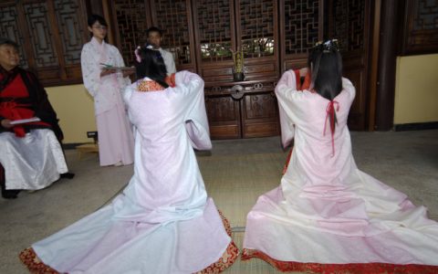 标准三拜九（三叩九拜是指什么）