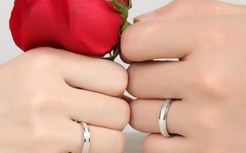 结婚戒指男女应该戴哪只手（婚戒的正确戴法）