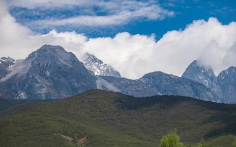 玉龙雪山在哪里个城市？