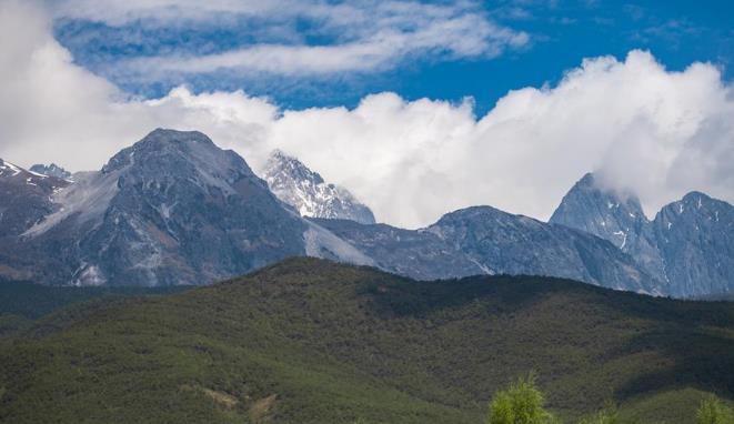 玉龙雪山在哪里个城市？