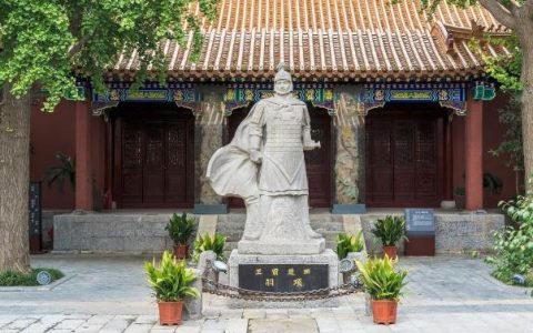 四面楚歌的主人公是谁？