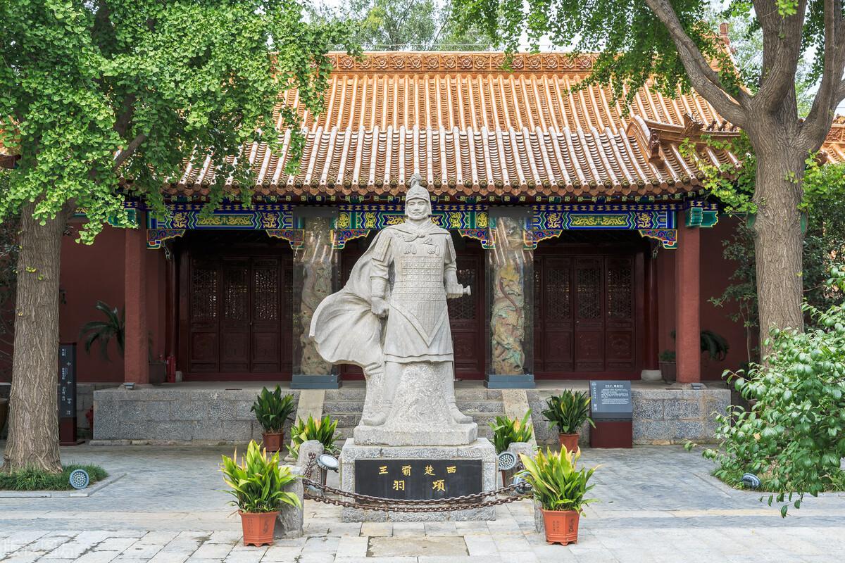 四面楚歌的主人公是谁？