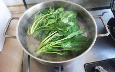 焯水的作用（菜焯水有什么好处）
