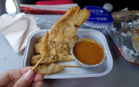 坐飞机能带吃的零食吗（坐飞机能带零食么）