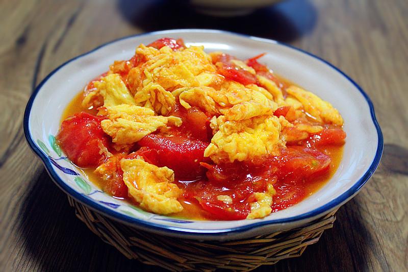 鸡蛋是酸性还是碱性食物（鸡蛋是荤菜还是素菜）