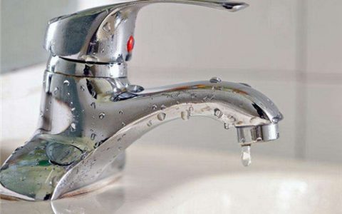 净水器水龙头滴水维修（净水机出水口老是滴水）