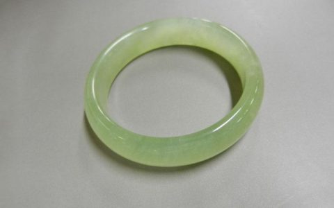 岫玉用油养还是用水养(岫玉怎么保养)