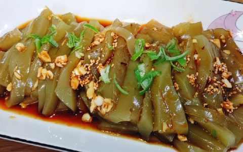 绿豆凉粉的热量（绿豆凉粉热量高吗  减肥期间能吃吗）