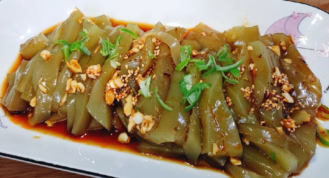 绿豆凉粉的热量（绿豆凉粉热量高吗  减肥期间能吃吗）