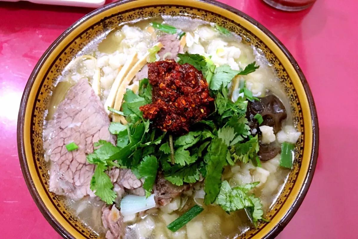 羊肉泡馍是哪里的特产（羊肉泡馍哪里最正宗）