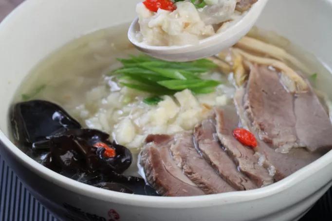 羊肉泡馍是哪里的特产（羊肉泡馍哪里最正宗）