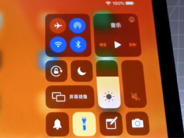 ipad有没有手电筒？如何在 iPhone 或 iPad Pro 上使用手电筒