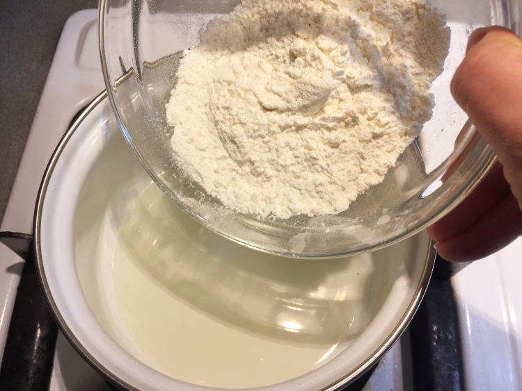 做蛋糕可以用普通面粉吗（蛋糕用什么面粉做最好）
