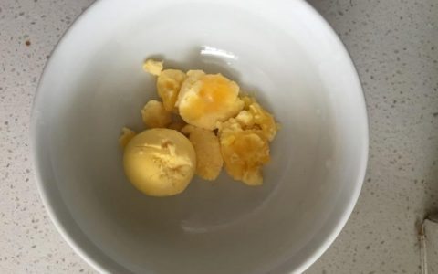 小鱼苗喂什么饲料（小鱼苗用喂食吗）