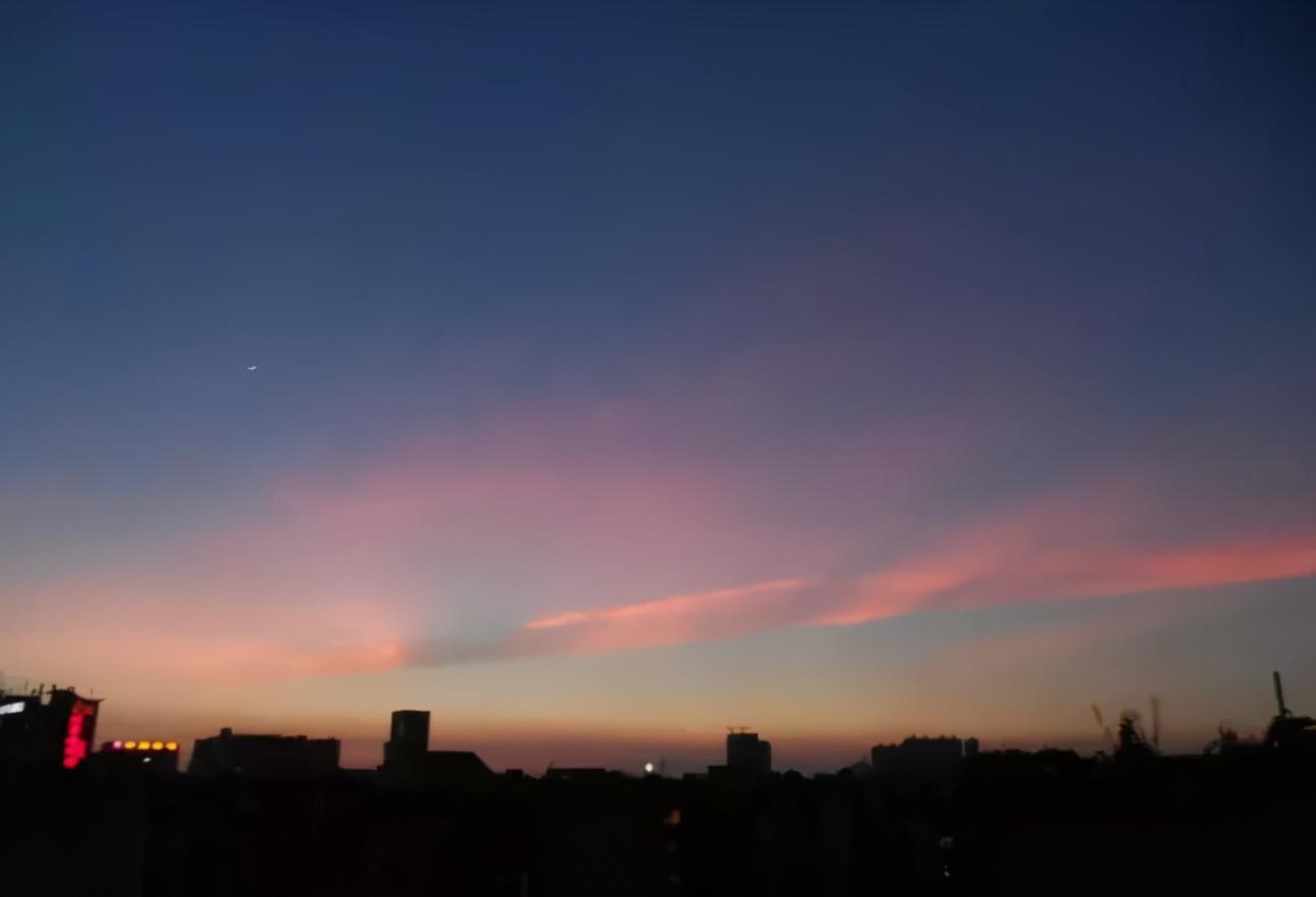“朝霞不出门，晚霞行千里”是真的吗？