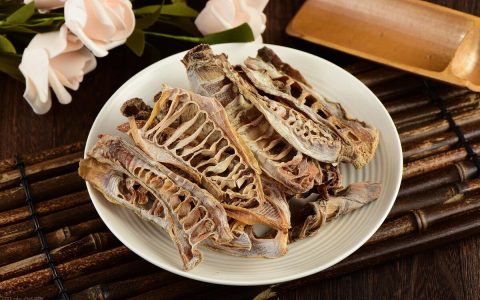 干竹笋用热水泡还是冷水泡（泡干竹笋的正确方法）