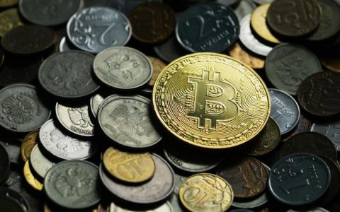 货币转化为资本的前提是什么？
