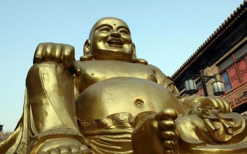 大肚能容，容天下难容之事