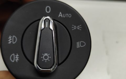 汽车上的auto是什么功能