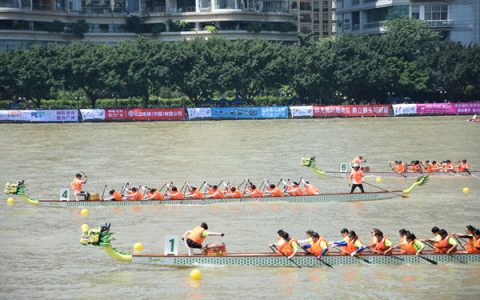 赛龙舟是哪里的风俗（赛龙舟风俗的来历）