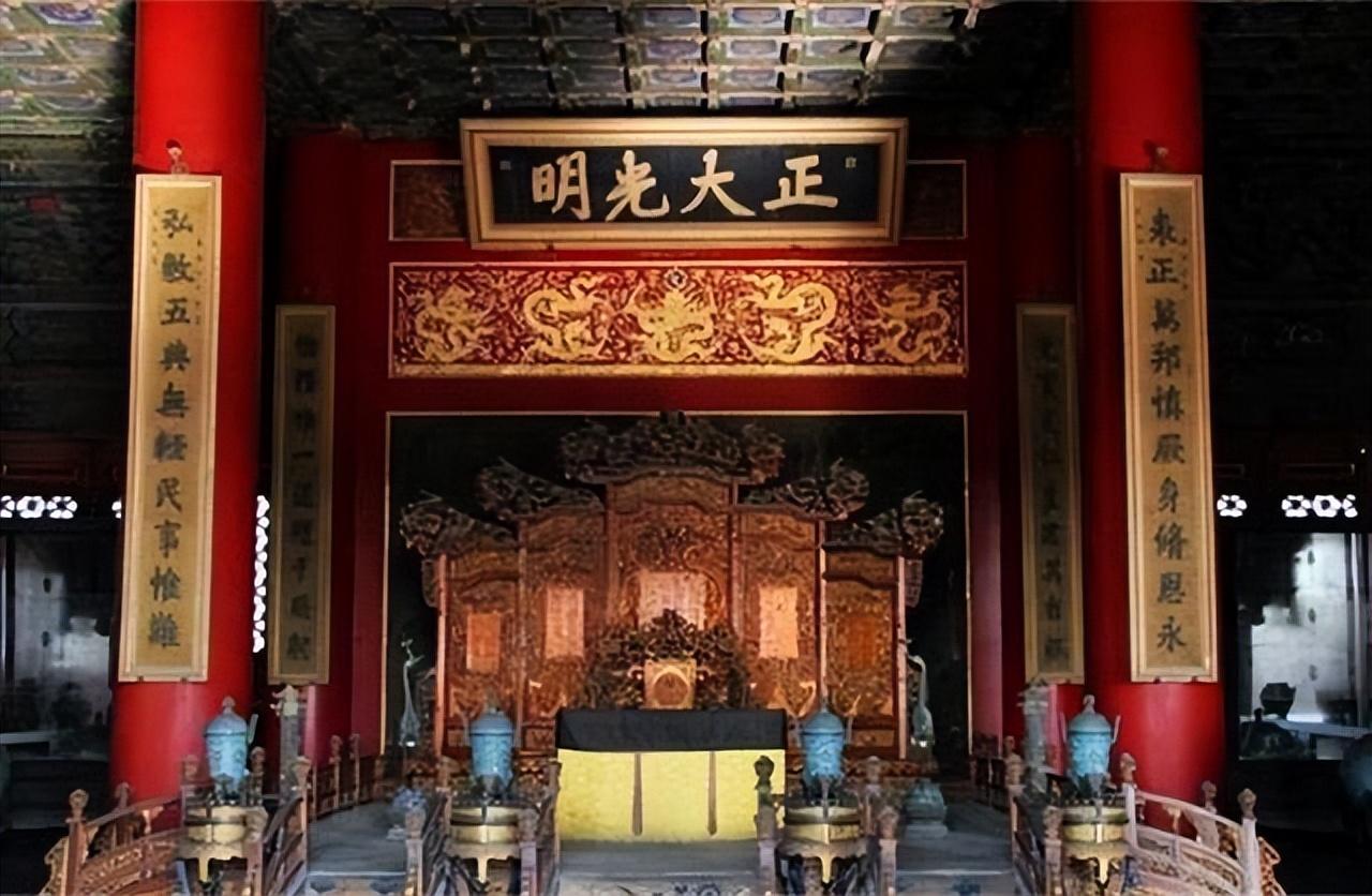乾隆有17子，为何选择庶出的永琰继承皇位？