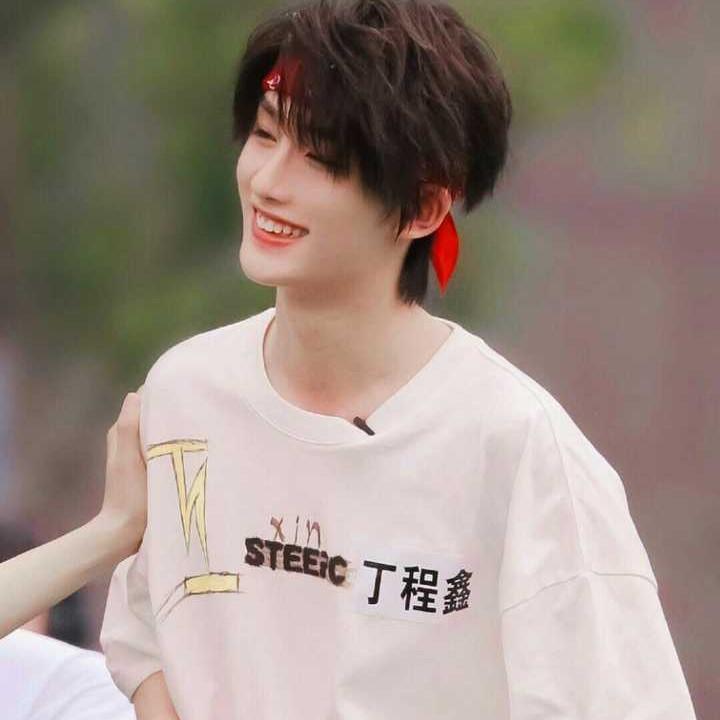 丁程鑫应援口号（丁程鑫应援色是什么颜色）
